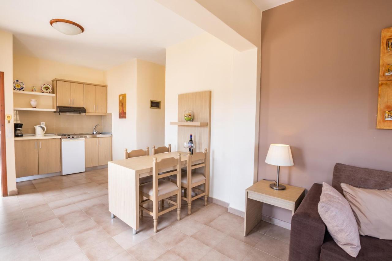 Aphrodite Luxury Studios & Apartments 카르파토스 외부 사진
