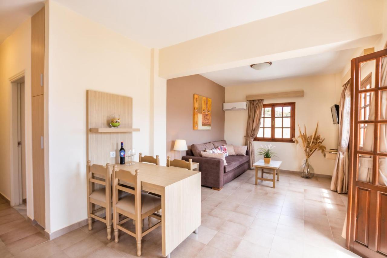 Aphrodite Luxury Studios & Apartments 카르파토스 외부 사진