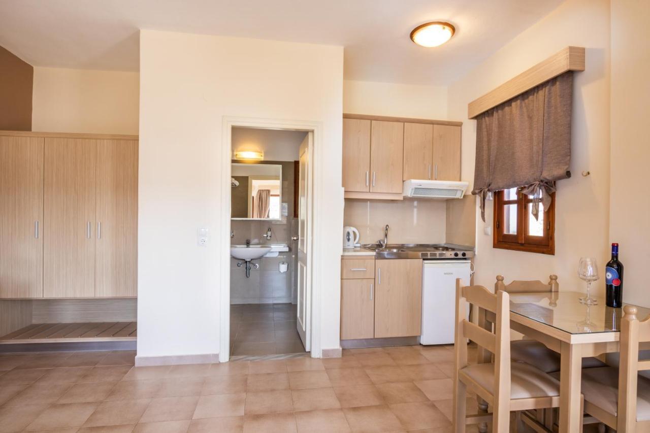 Aphrodite Luxury Studios & Apartments 카르파토스 외부 사진