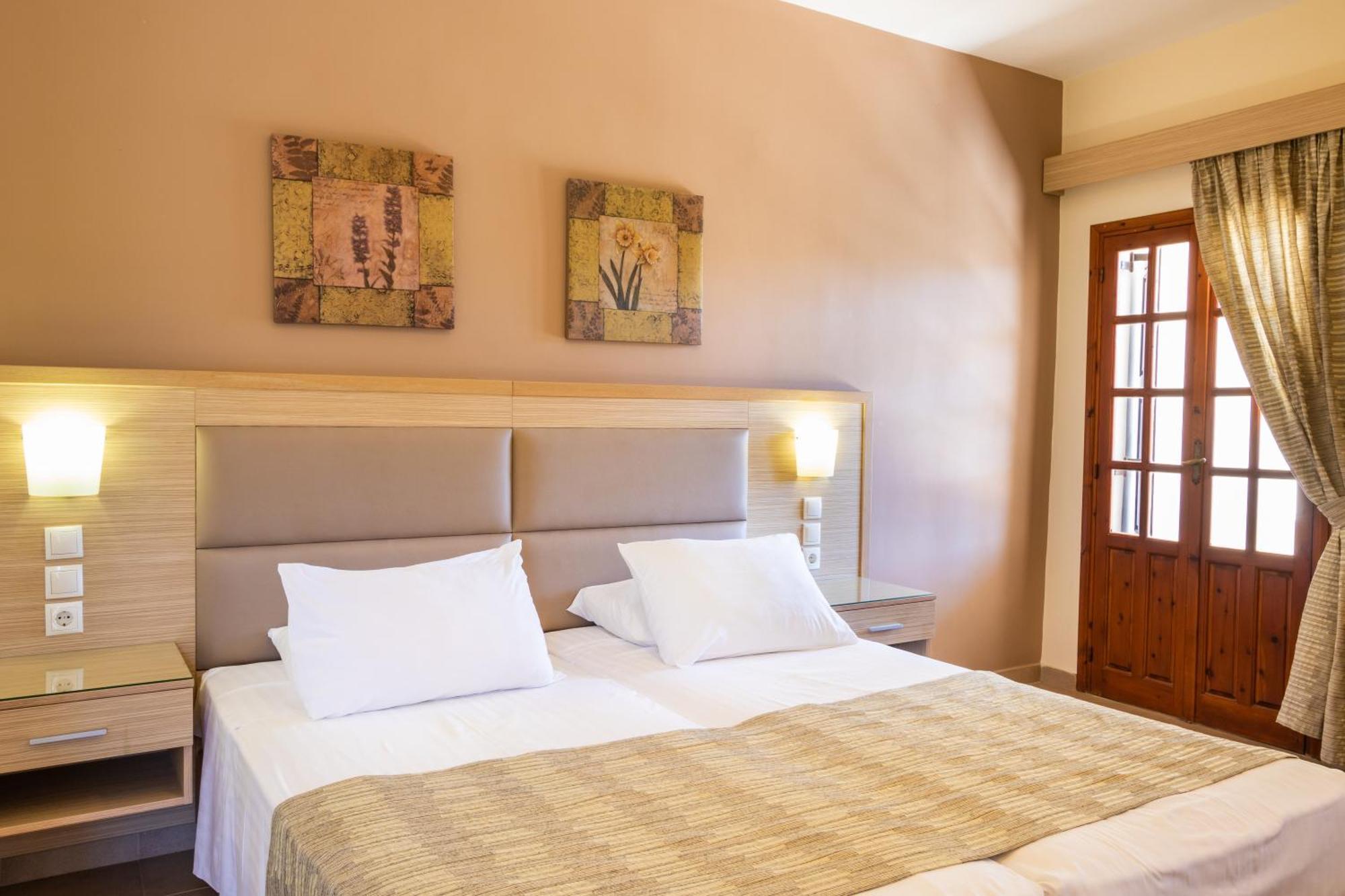 Aphrodite Luxury Studios & Apartments 카르파토스 외부 사진