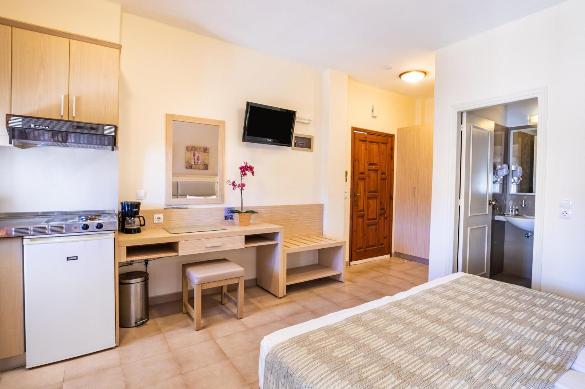 Aphrodite Luxury Studios & Apartments 카르파토스 외부 사진